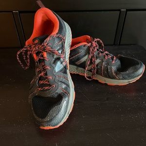 New Balance Navy Blue Trail Runners Sneakers T590v4